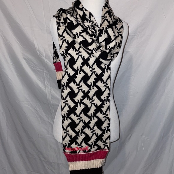 Juicy Couture
Black White. and Red Scarf/Wrap - Picture 2 of 4